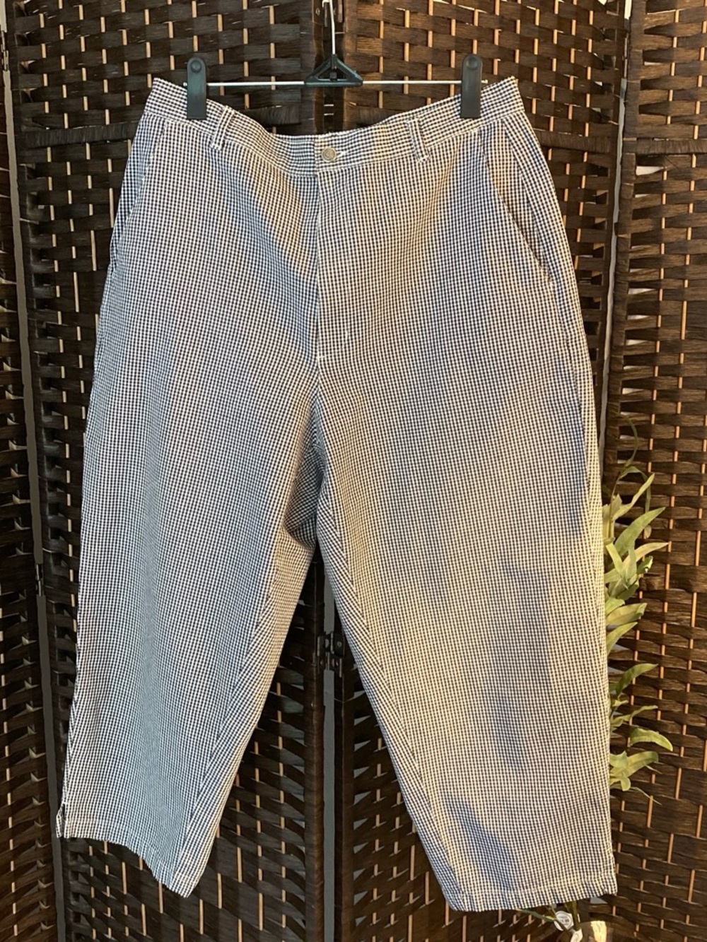 Liz Claiborne Black and White Gingham Capris